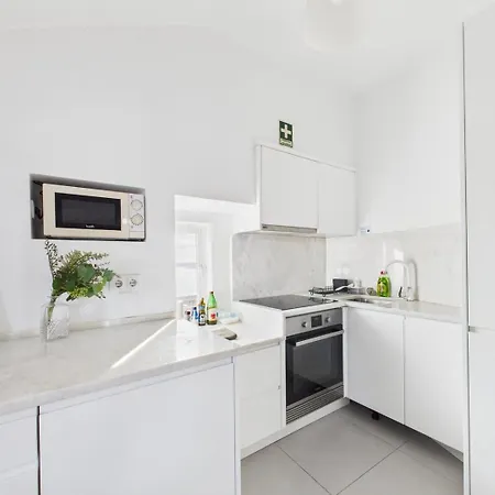 Charming 2br Steps From Castelo De S. Jorge | By Airnest Apartment *