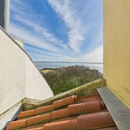 Apartment Charming 2br Steps From Castelo De S. Jorge | By Airnest