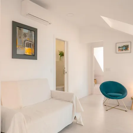 Apartamento Charming 2br Steps From Castelo De S. Jorge | By Airnest