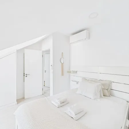 Appartamento Charming 2br Steps From Castelo De S. Jorge | By Airnest Lisbona