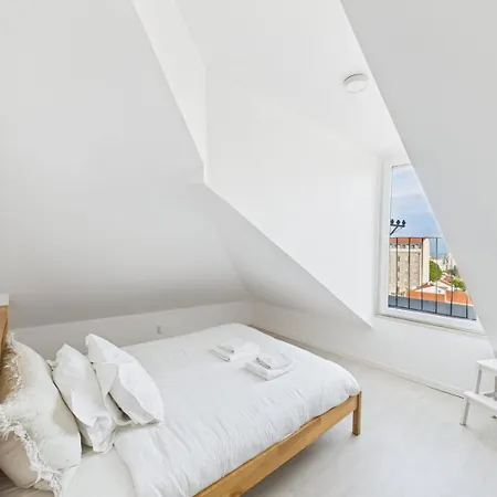 Charming 2br Steps From Castelo De S. Jorge | By Airnest *