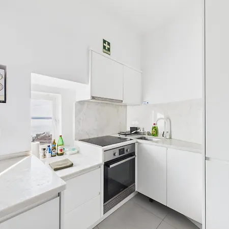 Charming 2br Steps From Castelo De S. Jorge | By Airnest * Lisboa
