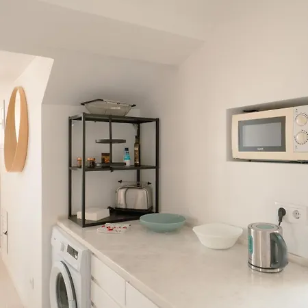 Charming 2br Steps From Castelo De S. Jorge | By Airnest * Lisboa